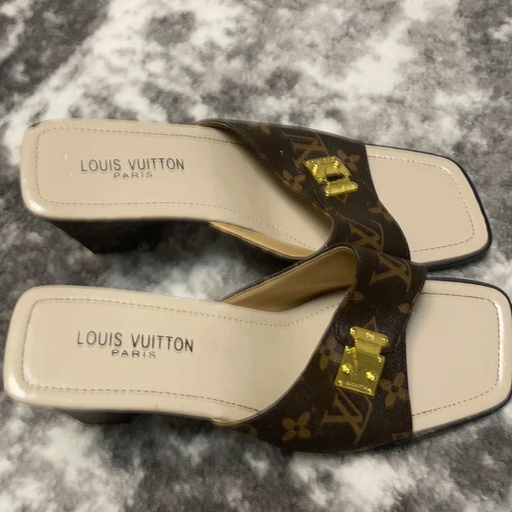 Louis Vuitton size 9